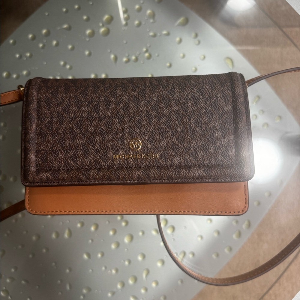 Michael Kors Jet Set Small Logo Smartphone Convertible Crossbody Bag